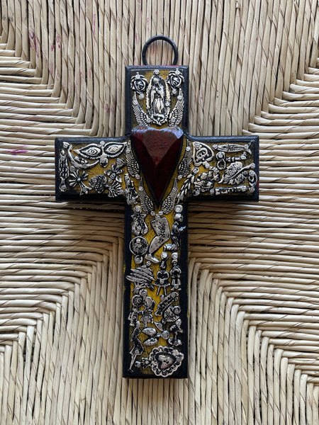 Milagro Heart Black Flowers Cross
